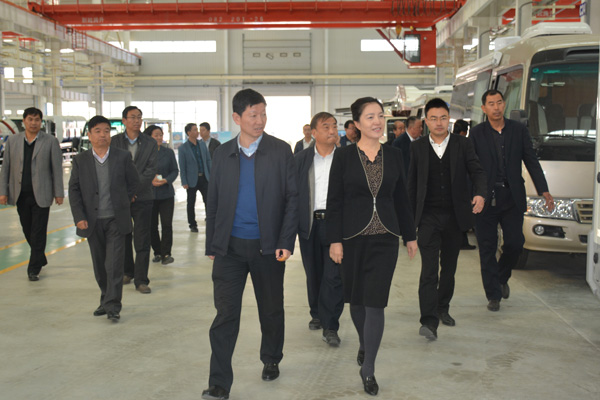 陇南市市长陈青考察甘肃建投重工科技公司