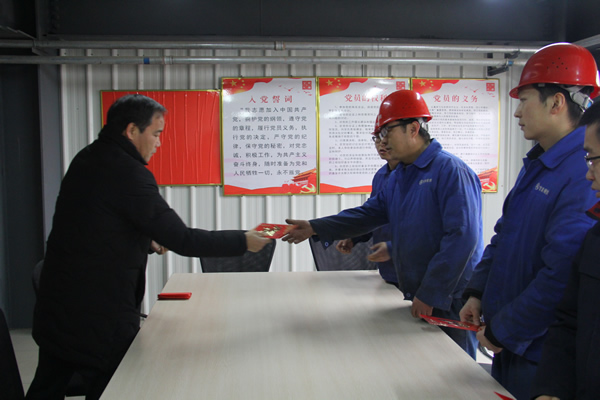 装备公司慰问困难职工